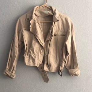 super cute beige jacket 🧥
